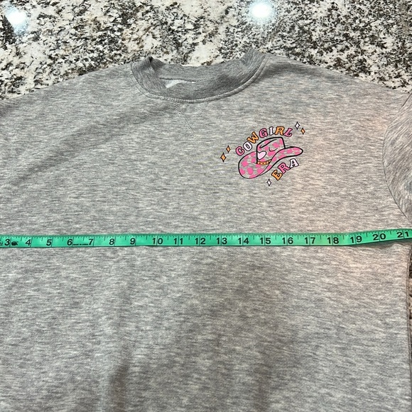 Cowgirl Era Sweatshirt Gray Pullover Western Cowboy Hat Groovy Like New Top - Picture 5 of 6